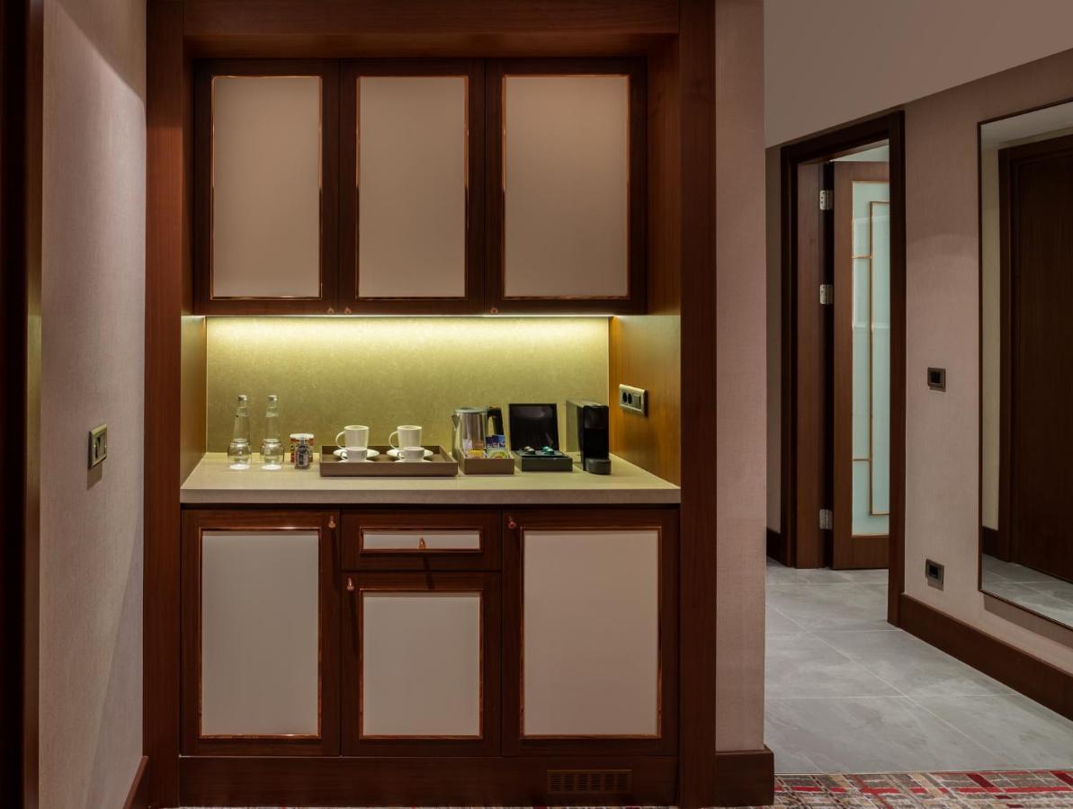 Moevenpick Hotel Istanbul Asia Airport Εξωτερικό φωτογραφία A wet bar in a hotel room