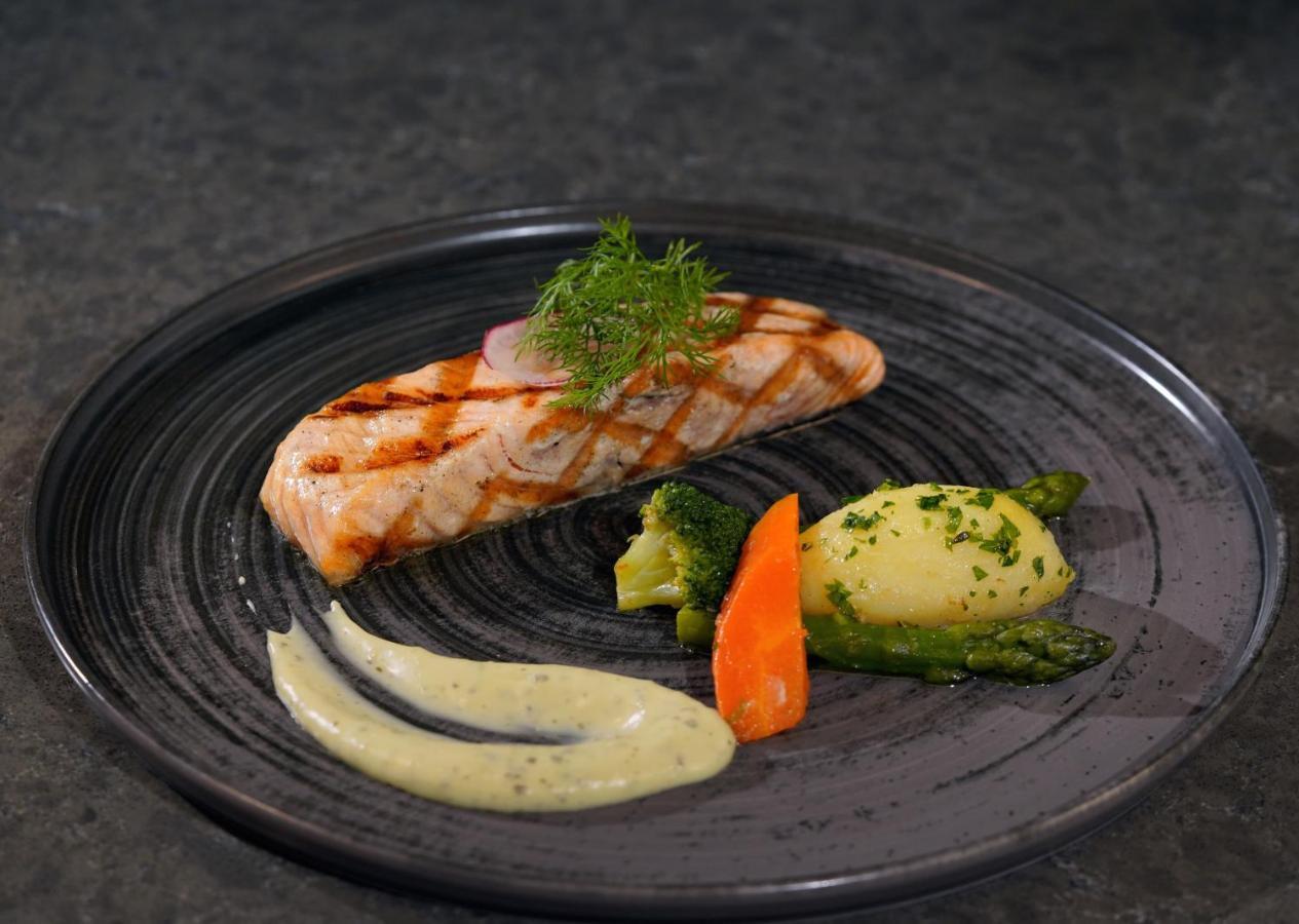 Moevenpick Hotel Istanbul Asia Airport Εξωτερικό φωτογραφία Salmon steak