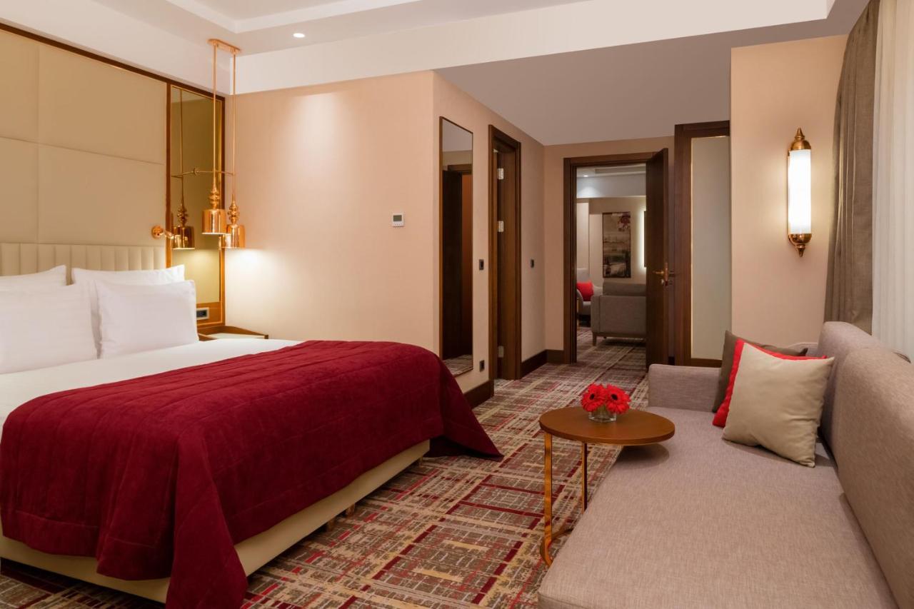Moevenpick Hotel Istanbul Asia Airport Εξωτερικό φωτογραφία A room at the Taj Mahal Palace