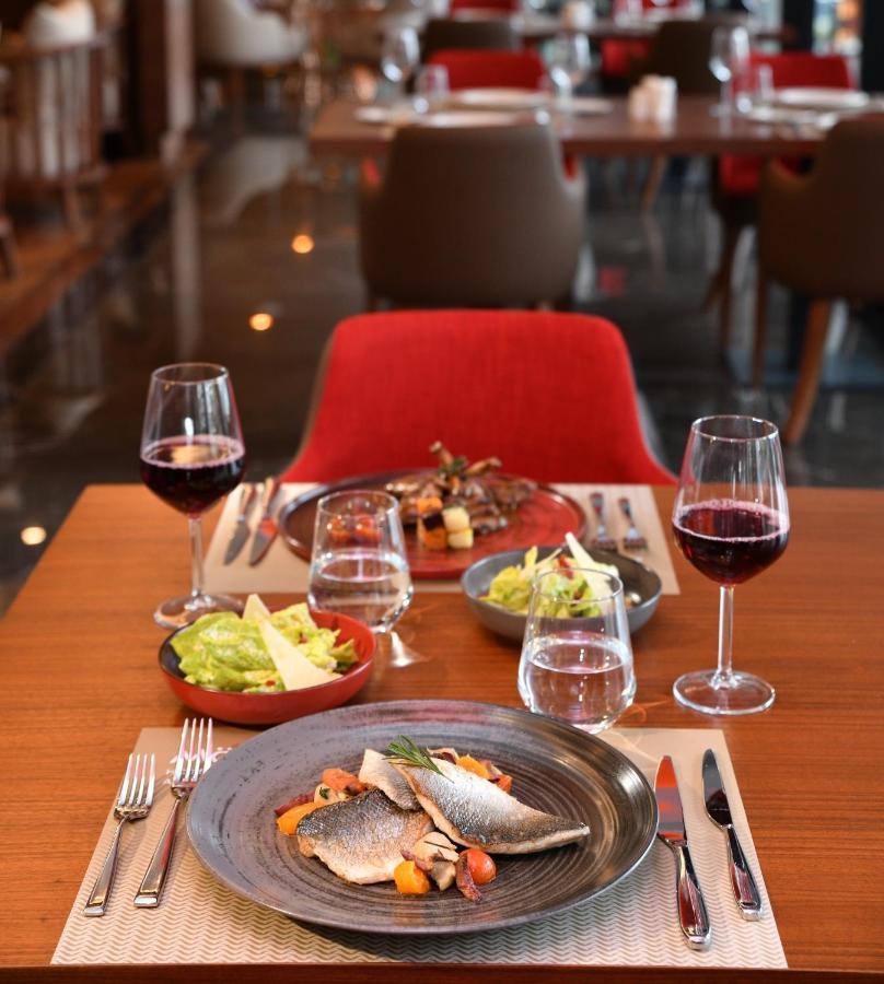 Moevenpick Hotel Istanbul Asia Airport Εξωτερικό φωτογραφία A table set for dinner