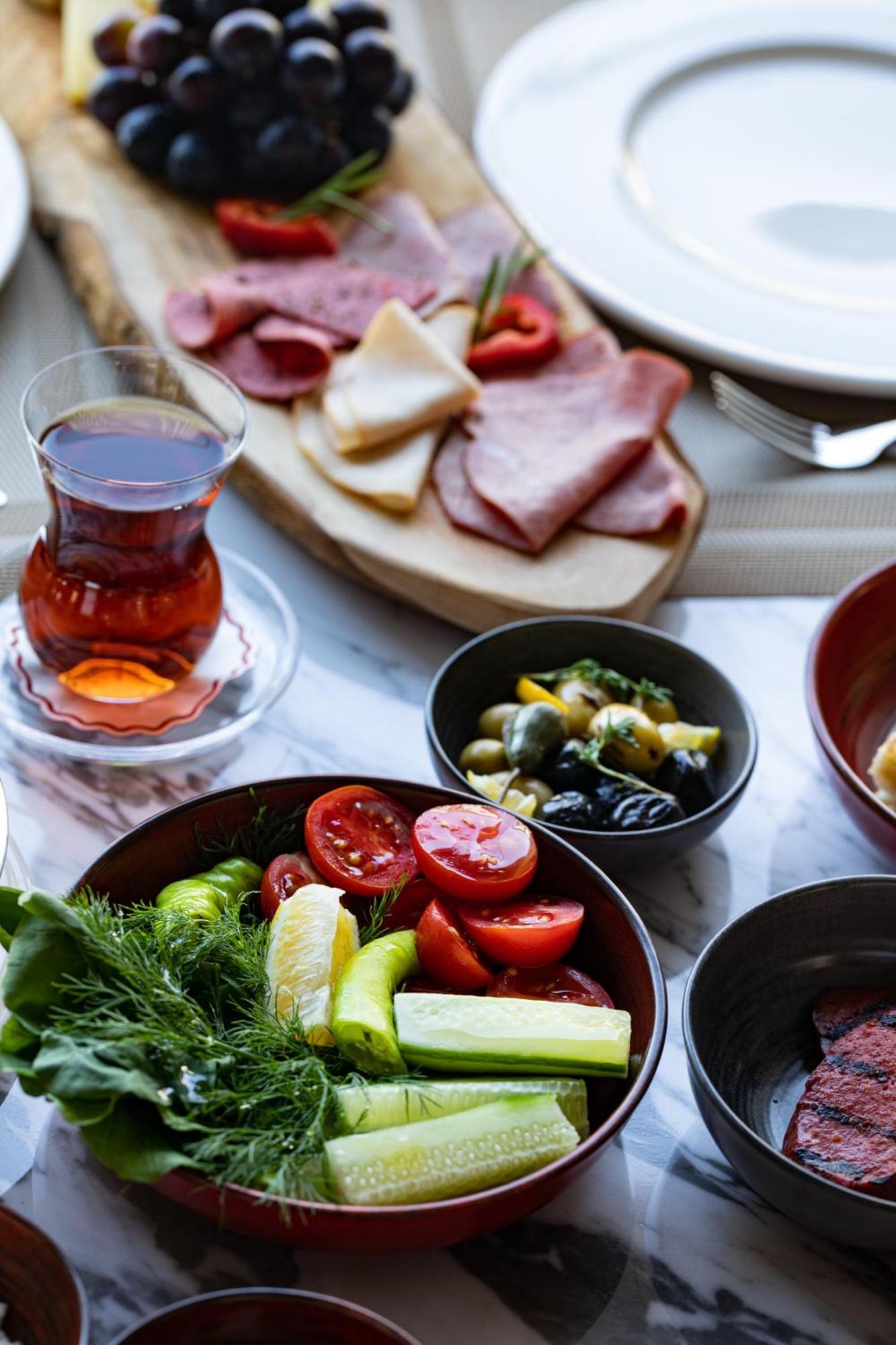 Moevenpick Hotel Istanbul Asia Airport Εξωτερικό φωτογραφία Turkish breakfast